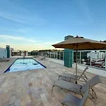 Apt Toninhas 4 Min A Pe Ate A Praia, Piscina, Churrasqueira E Ar Condicionado
